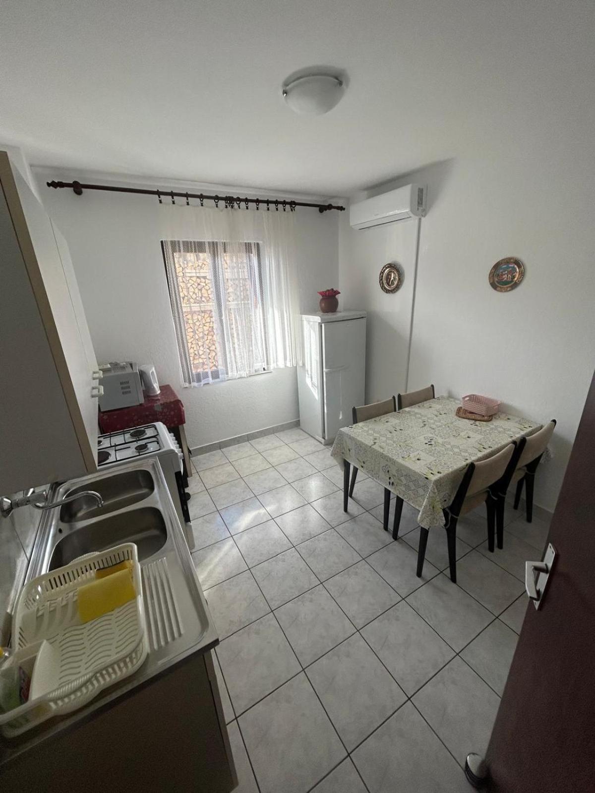 Apartmani Mate Vrban Karlobag Exterior foto